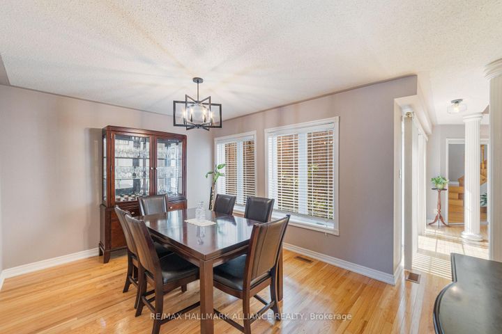 Photo 10 at 365 Turnberry Crescent, Hurontario, Mississauga
