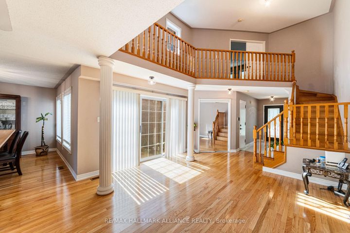 Photo 11 at 365 Turnberry Crescent, Hurontario, Mississauga