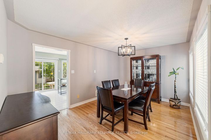 Photo 12 at 365 Turnberry Crescent, Hurontario, Mississauga