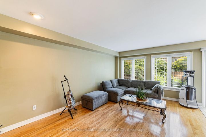 Photo 16 at 365 Turnberry Crescent, Hurontario, Mississauga