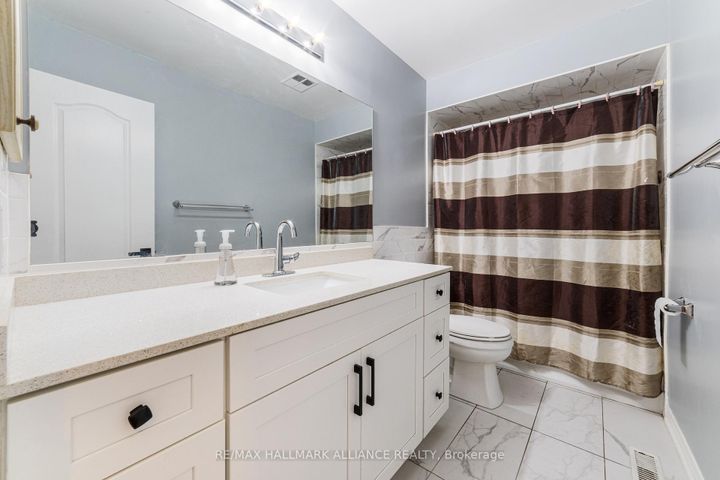 Photo 19 at 365 Turnberry Crescent, Hurontario, Mississauga
