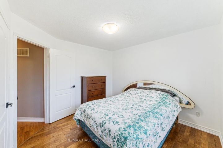 Photo 22 at 365 Turnberry Crescent, Hurontario, Mississauga