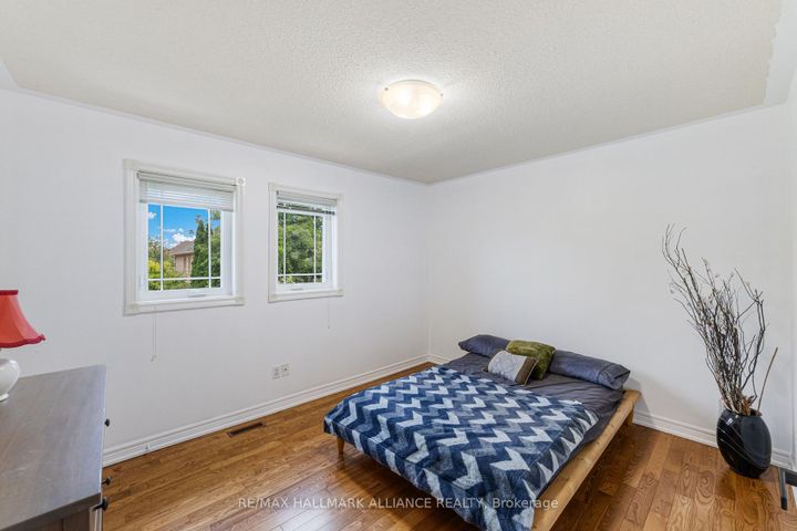 Photo 23 at 365 Turnberry Crescent, Hurontario, Mississauga