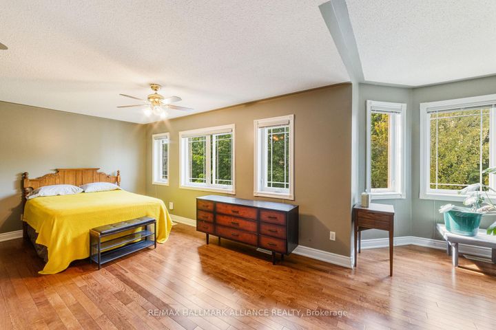 Photo 25 at 365 Turnberry Crescent, Hurontario, Mississauga