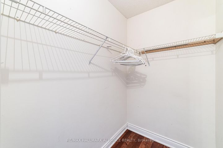 Photo 26 at 365 Turnberry Crescent, Hurontario, Mississauga