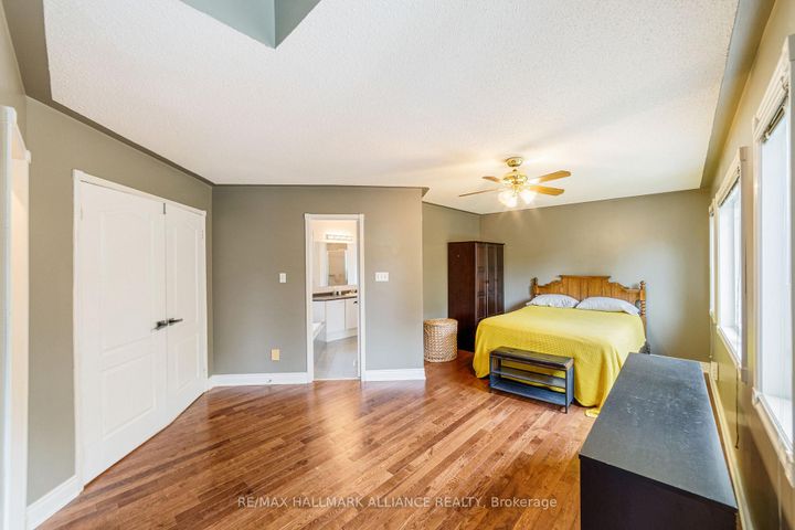 Photo 27 at 365 Turnberry Crescent, Hurontario, Mississauga