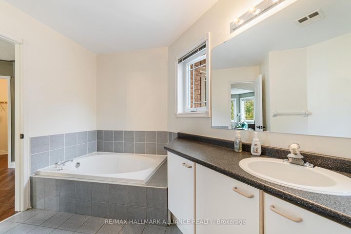 Photo 29 at 365 Turnberry Crescent, Hurontario, Mississauga