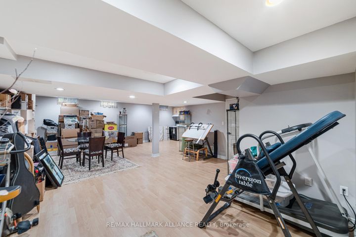 Photo 32 at 365 Turnberry Crescent, Hurontario, Mississauga