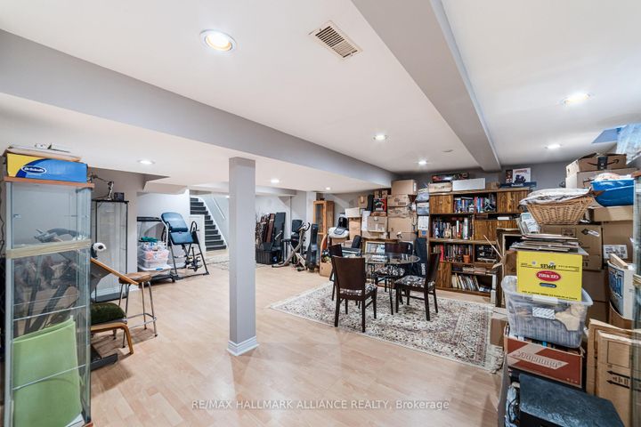 Photo 33 at 365 Turnberry Crescent, Hurontario, Mississauga