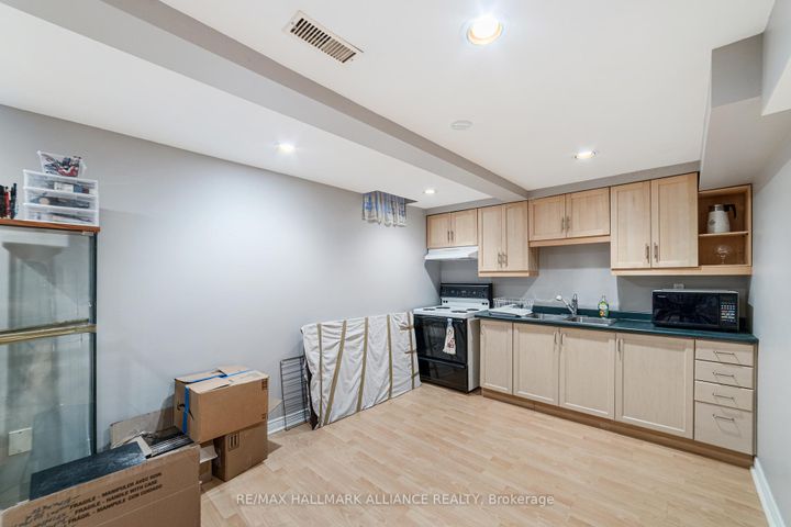 Photo 34 at 365 Turnberry Crescent, Hurontario, Mississauga