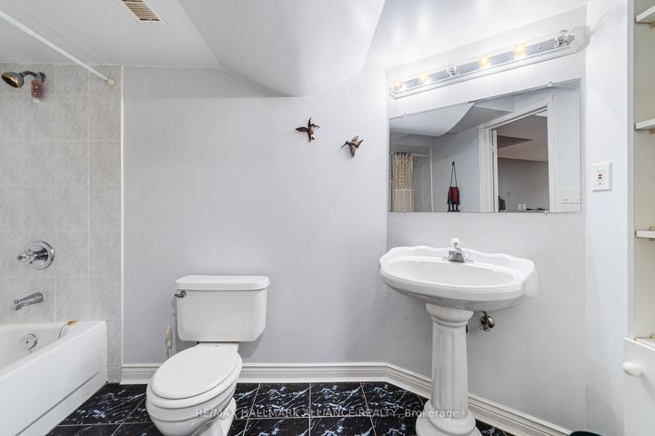 Photo 35 at 365 Turnberry Crescent, Hurontario, Mississauga