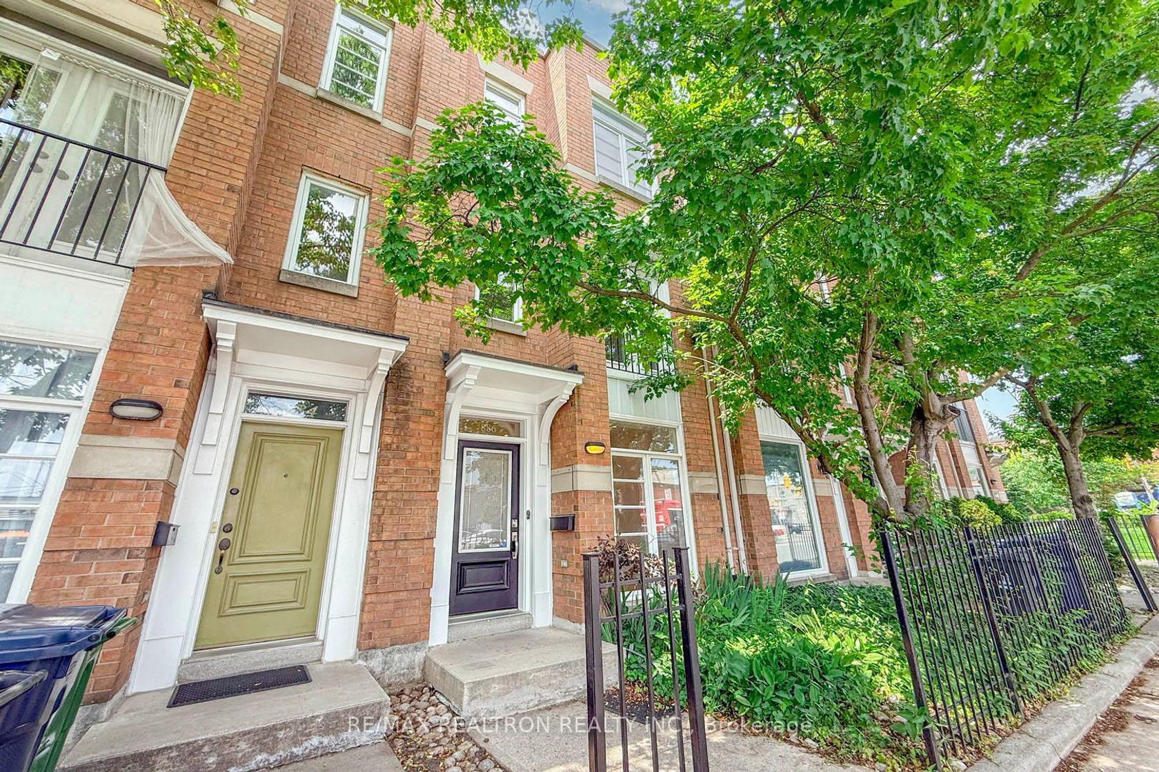 886 Pape Avenue, East York, Toronto 
