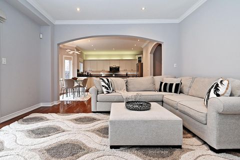Photo 12 at 32 Seabreeze Avenue, Patterson, Vaughan