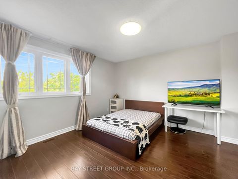 Photo 15 at 52 Piccadilly Road, Doncrest, Richmond Hill