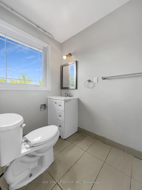 Photo 16 at 52 Piccadilly Road, Doncrest, Richmond Hill
