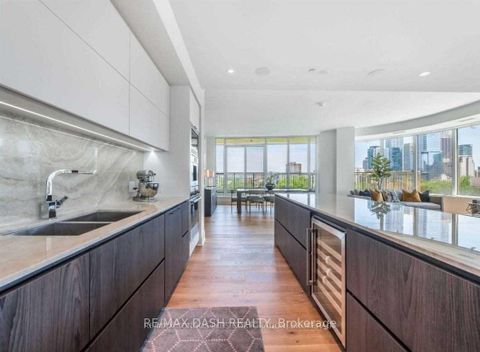 Photo 13 at 806 - 151 Avenue Road, Annex, Toronto
