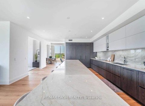Photo 15 at 806 - 151 Avenue Road, Annex, Toronto
