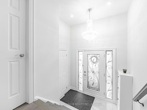 Photo 1 at 36 Levitt Court, Branson, Toronto