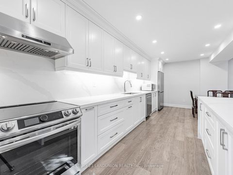 Photo 5 at 36 Levitt Court, Branson, Toronto