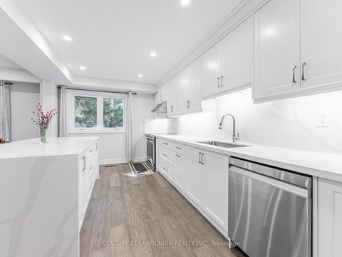 Photo 6 at 36 Levitt Court, Branson, Toronto