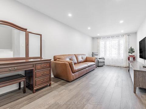 Photo 8 at 36 Levitt Court, Branson, Toronto
