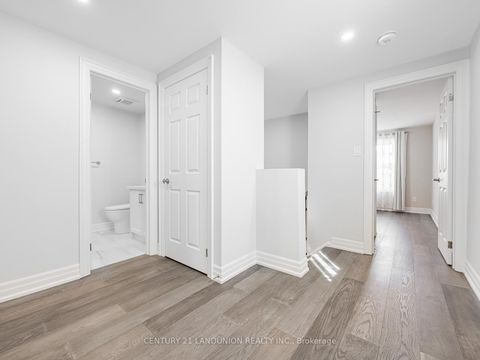 Photo 10 at 36 Levitt Court, Branson, Toronto