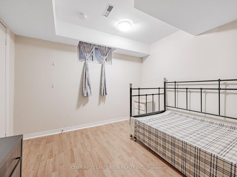 Photo 18 at 36 Levitt Court, Branson, Toronto