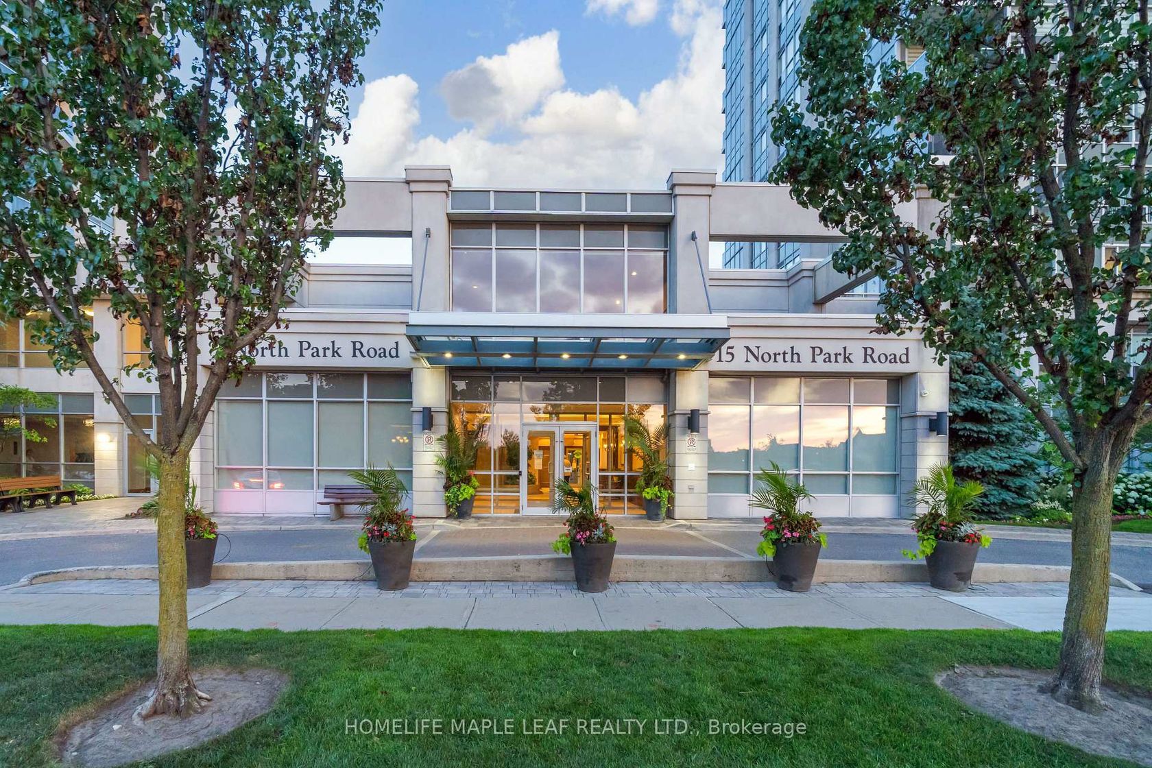 1406 - 7 North Park Road, Beverley Glen, Vaughan photo number 2 1406 - 7 North Park Road, Beverley Glen, Vaughan photo number 2