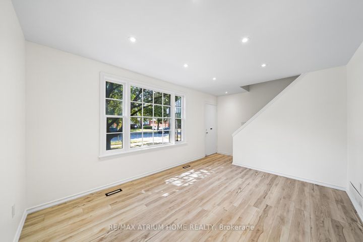 Photo 2 at 132 Homewood Avenue, Newtonbrook West, Toronto