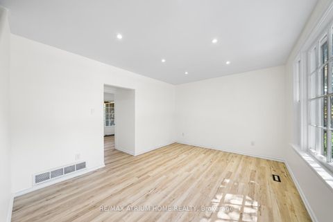 Photo 1 at 132 Homewood Avenue, Newtonbrook West, Toronto