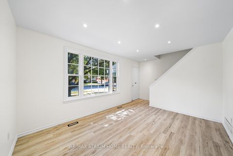 Photo 2 at 132 Homewood Avenue, Newtonbrook West, Toronto
