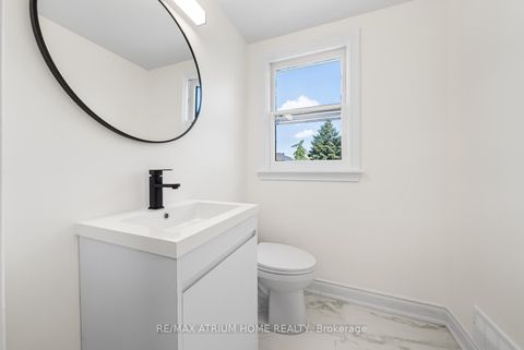 Photo 11 at 132 Homewood Avenue, Newtonbrook West, Toronto