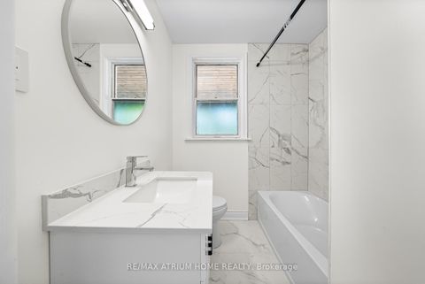 Photo 16 at 132 Homewood Avenue, Newtonbrook West, Toronto