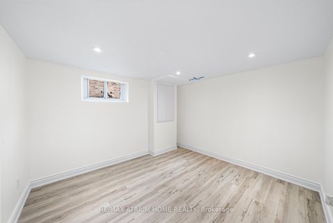 Photo 28 at 132 Homewood Avenue, Newtonbrook West, Toronto