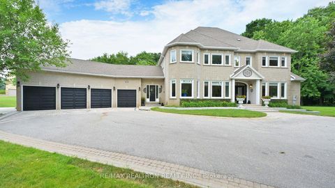 Photo 1 at 37 Offord Crescent, Bayview Southeast, Aurora Photo 1 at 37 Offord Crescent, Bayview Southeast, Aurora