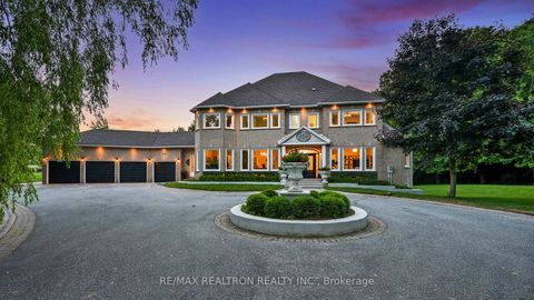 Photo 2 at 37 Offord Crescent, Bayview Southeast, Aurora Photo 2 at 37 Offord Crescent, Bayview Southeast, Aurora