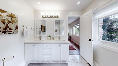 Photo 22 at 37 Offord Crescent, Bayview Southeast, Aurora