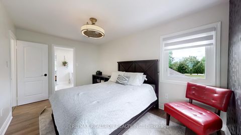 Photo 25 at 37 Offord Crescent, Bayview Southeast, Aurora