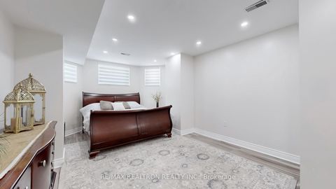 Photo 32 at 37 Offord Crescent, Bayview Southeast, Aurora