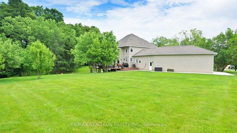 Photo 37 at 37 Offord Crescent, Bayview Southeast, Aurora