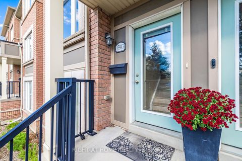 Photo 2 at 9 - 15943 Bayview Avenue, Bayview Northeast, Aurora