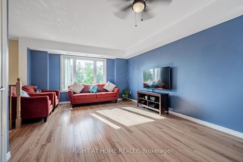 Photo 4 at 9 - 15943 Bayview Avenue, Bayview Northeast, Aurora