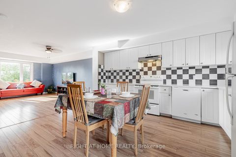 Photo 7 at 9 - 15943 Bayview Avenue, Bayview Northeast, Aurora