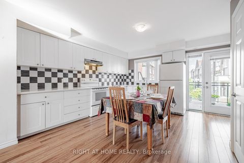 Photo 8 at 9 - 15943 Bayview Avenue, Bayview Northeast, Aurora