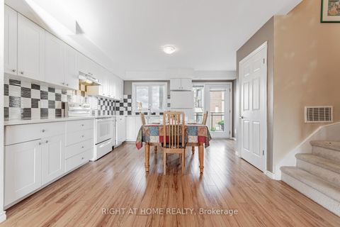 Photo 9 at 9 - 15943 Bayview Avenue, Bayview Northeast, Aurora
