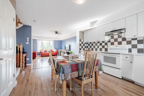 Photo 10 at 9 - 15943 Bayview Avenue, Bayview Northeast, Aurora