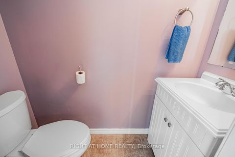 Photo 12 at 9 - 15943 Bayview Avenue, Bayview Northeast, Aurora