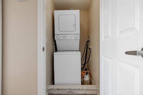 Photo 14 at 9 - 15943 Bayview Avenue, Bayview Northeast, Aurora