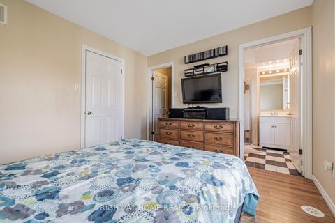 Photo 17 at 9 - 15943 Bayview Avenue, Bayview Northeast, Aurora