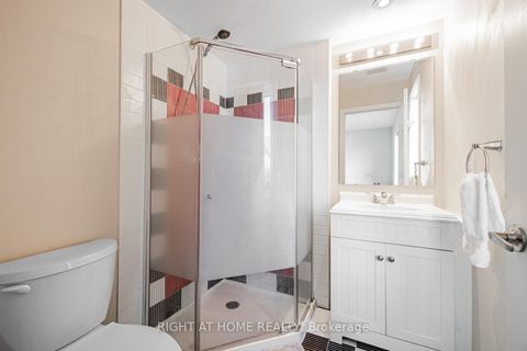 Photo 18 at 9 - 15943 Bayview Avenue, Bayview Northeast, Aurora